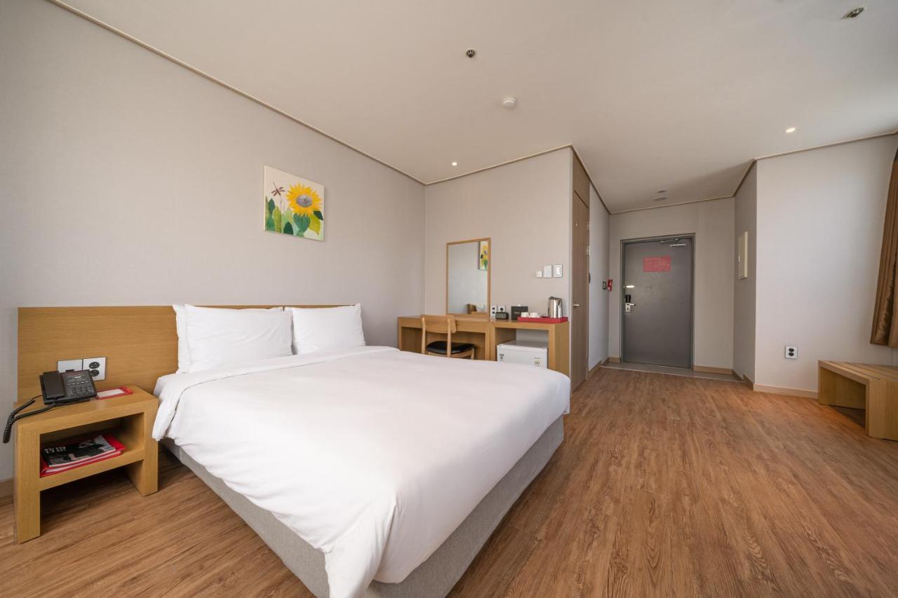 Hotel Ramada By Wyndham Seoul Dongdaemun Exterior foto