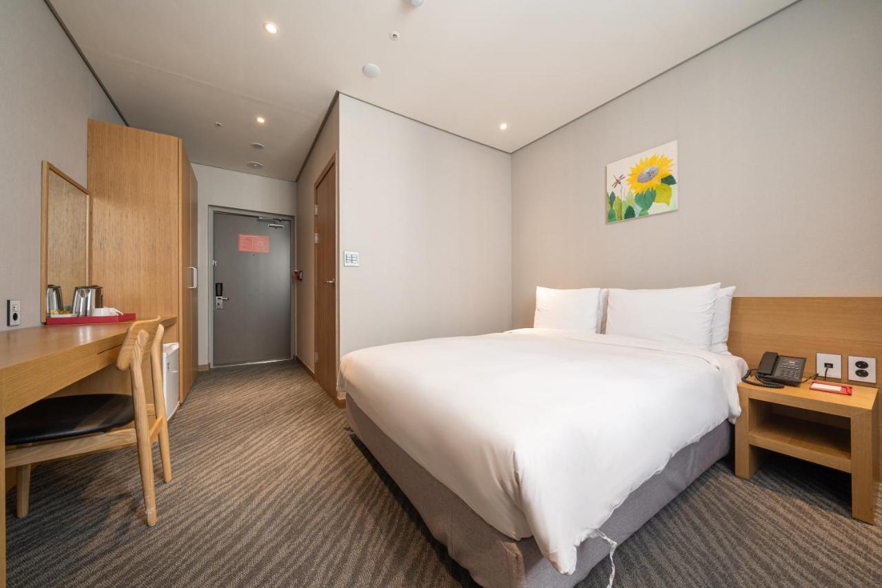 Hotel Ramada By Wyndham Seoul Dongdaemun Exterior foto